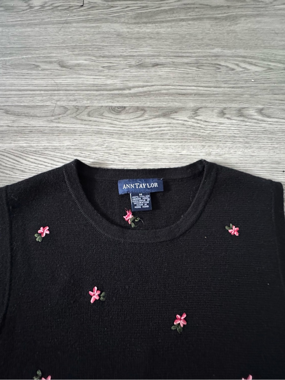 Ann Taylor Merino Wool Sweater Vest M Black Pink Floral Embroidered Vintage - Picture 4 of 7